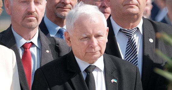 ​Rosjanie blokują eksport morski, bo wiedzą, że to wywoła głód i wywinduje ceny żywności, a to zintensyfikuje napływ migrantów na południe Europy. Moskwa chce wprowadzić Europę w wielowymiarowy kryzys - ocenia wicepremier, szef PiS Jarosław Kaczyński w wywiadzie, którego fragmenty publikuje poniedziałkowa "GPC".
