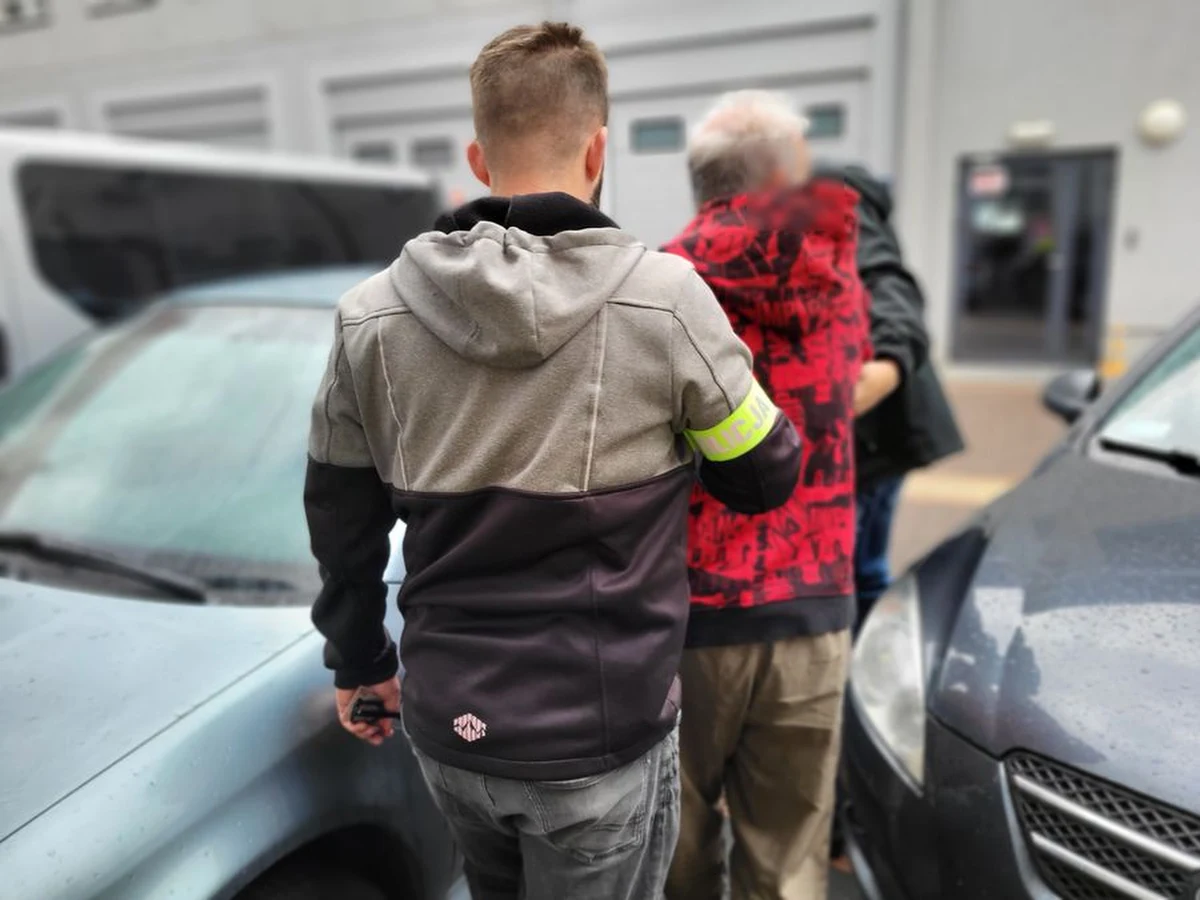 Policja zatrzymała mężczyznę w sprawie zabójstwa starszej kobiety, do którego doszło w Gdańsku w nocy z czwartku na piątek. 54-latek został przesłuchany i usłyszał zarzut zabójstwa w zamiarze bezpośrednim. Sąd zdecydował o umieszczeniu go w areszcie. Grozi mu dożywocie. Przyznał się do winy. 