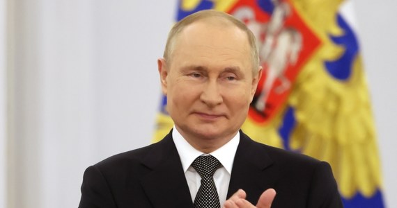 ​Na Kremlu wciąż obowiązuje ścisły reżim wprowadzony w związku z rozprzestrzenianiem się koronawirusa. Pracownicy administracji muszą m.in. nosić maski - poinformował rzecznik prezydenta Władimira Putina Dmitrij Pieskow.