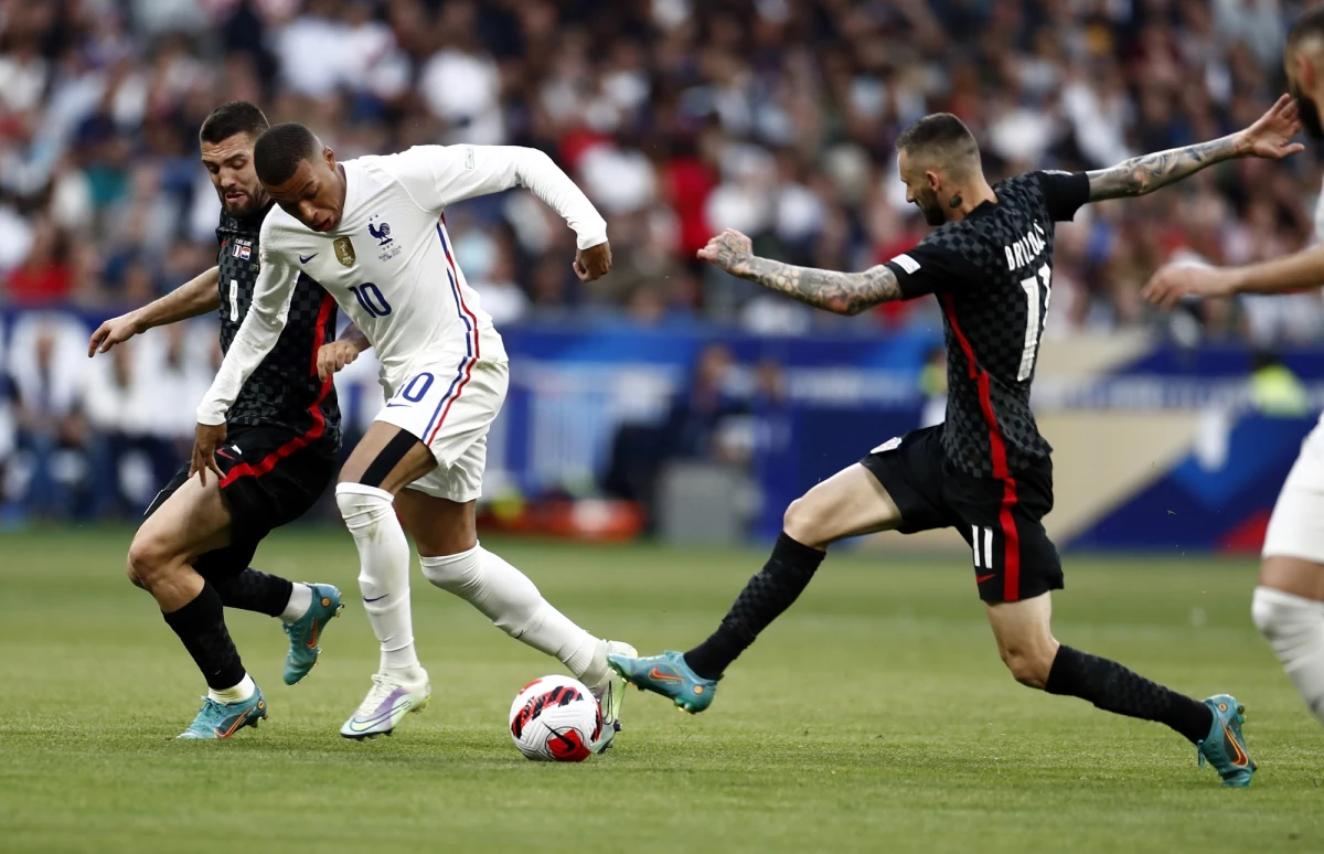 Piłkarze Francji po porażce w St. Denis pod Paryżem z Chorwacją 0:1 stracili szansę na drugi z rzędu triumf w Lidze Narodów. Mistrzowie świata w czterech czerwcowych spotkaniach wywalczyli tylko dwa punkty i we wrześniu będą się bronić przed spadkiem do niższej dywizji.