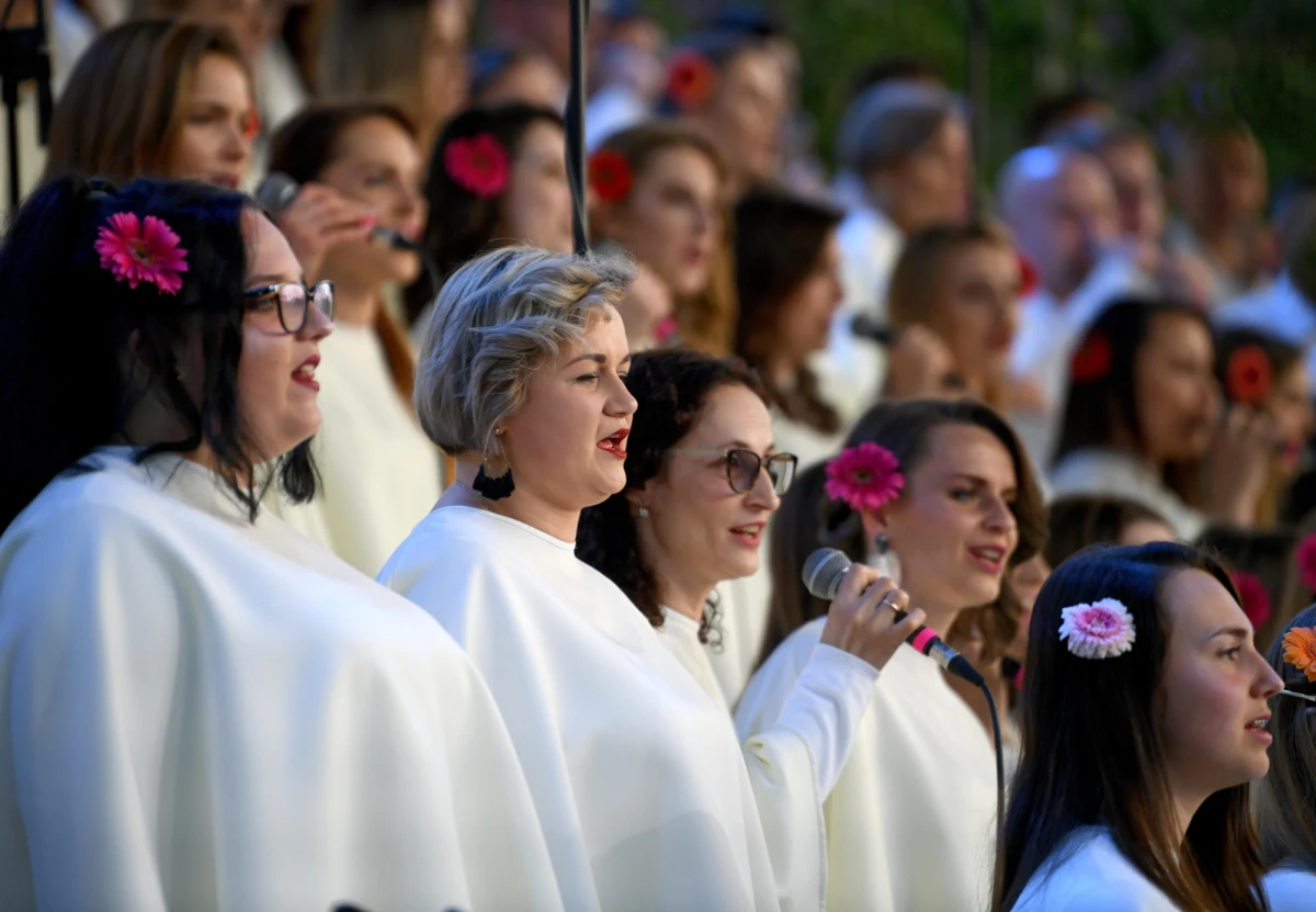 W Parku Sybiraków odbędzie się w czwartek koncert "Jednego Serca Jednego Ducha". Jak podaje policja może w nim uczestniczyć ponad 20 tys. osób, dlatego od popołudnia do północy, w rejonie ulic: Krakowskiej, Okulickiego, Wyzwolenia, Ofiar Katynia, Broniewskiego mogą wystąpić chwilowe utrudnienia w ruchu.

