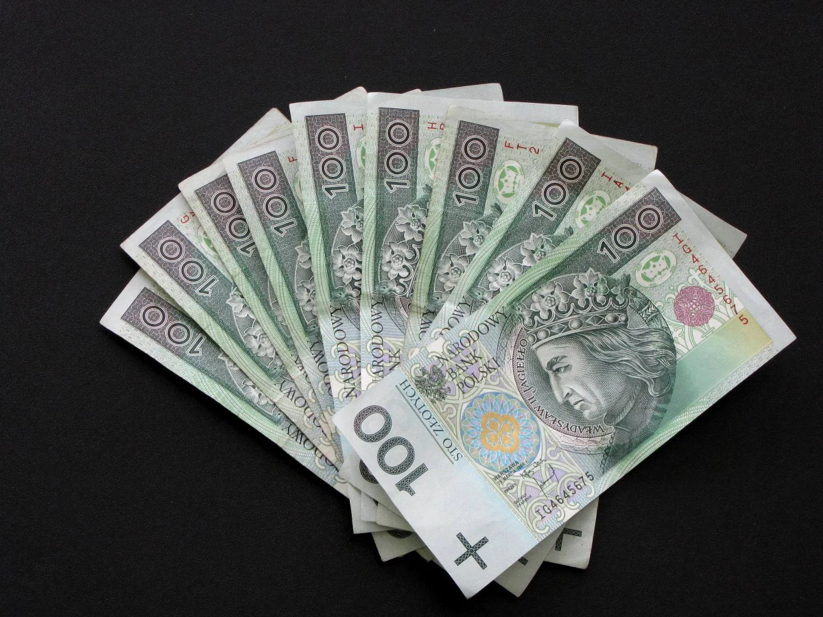 Czeka nas nieograniczone wydawanie pieniędzy przez rząd. Na polecenie premiera Ministerstwo Finansów szykuje projekt ustawy o usunięciu obecnie istniejącej w prawie tak zwanej reguły wydatkowej. To pozwoli resortowi radykalnie zwiększyć wydatki.