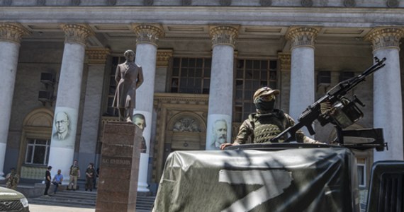 Okupacyjne władze Mariupola chcą 10 września otworzyć sezon w zbombardowanym teatrze dramatycznym w Mariupolu - powiadomił we wtorek Petro Andriuszczenko, doradca ukraińskiego mera miasta. W budynku, gdzie zginęły setki ludzi ma się odbyć występ estradowy.