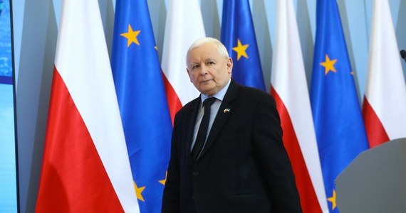 Czy Jarosław Kaczyński odejdzie z rządu – to jedno z najczęściej zadawanych dziś pytań w świecie polityki. Głos w tej sprawie zabrał na konferencji prasowej sam prezes Prawa i Sprawiedliwości. Co powiedział? 