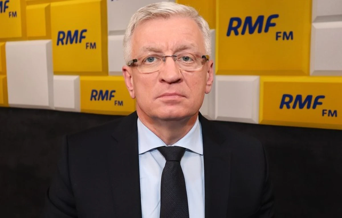 "Już w tym roku mamy wzrost cen gazu na poziomie 200 procent, a wzrost cen energii energetycznej na poziomie 70 procent. To się nakłada m.in. na koszty działania przedsiębiorstwa komunikacyjnego, koszty funkcjonowania szkół, które trzeba ogrzewać" - mówi w Popołudniowej rozmowie w RMF FM prezydent Poznania Jacek Jaśkowiak. I dodaje: "To co mnie bardziej niepokoi, to kwestia energii cieplnej. Według informacji uzyskanych od podmiotu zaopatrującego w ciepło 60 proc. mieszkań w Poznaniu - brakuje 5 mln ton węgla”. Pytany o to, na co powinni przygotować się mieszkańcy Poznania, gość Pawła Balinowskiego odpowiada: "Jeśli rosną ceny energii, to musimy albo ciąć koszty, czyli np. siatkę połączeń albo musimy przymierzyć się do wzrostu cen biletów". Jaśkowiak zapewnia: „Dla nas najbardziej istotne jest to, by wzrost cen, który dotyczy biletów rocznych, miesięcznych - był jak najmniejszy". 