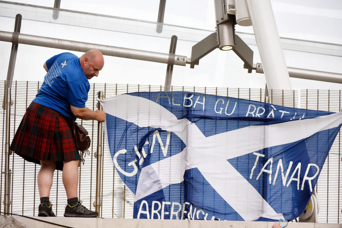 „Czas wznowić debatę na temat niepodległości Szkocji” - oświadczyła szefowa szkockiego rządu Nicola Sturgeon, rozpoczynając kampanię na rzecz nowego referendum niepodległościowego. Jak powiedziała, chciałaby, by odbyło się ono przed końcem przyszłego roku.