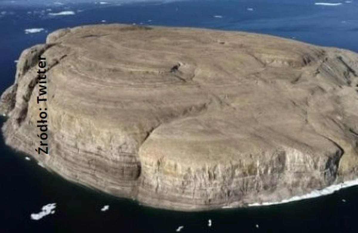 Dania i Kanada zakończyły spór o bezludną wyspę Hans w Arktyce. Państwa podzieliły półkilometrowe, skaliste terytorium na pół - poinformowało MSZ w Kopenhadze. Konflikt znany jest jako "wojna o whiskey", bo przedstawiciele duńskich i kanadyjskich władz na zmianę odwiedzali wyspę, by umieścić tam flagę swojego państwa oraz... butelkę alkoholu dla przeciwników. 
