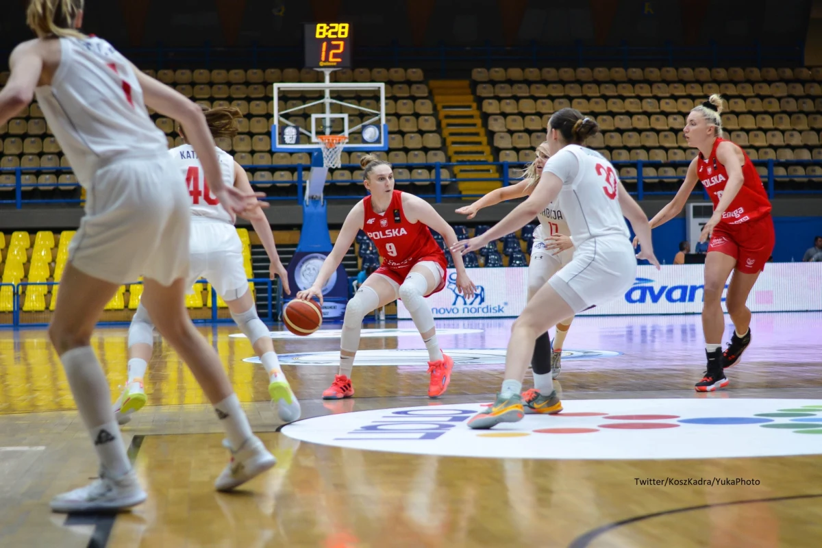 Reprezentacja Polski koszykarek sensacyjnym zwycięstwem nad mistrzem Europy Serbią 72:60 (23:18, 22:13, 10:16, 17:13) rozpoczęła udział w międzynarodowym turnieju w Atenach. Najlepszą zawodniczką wśród Biało-Czerwonych była pochodząca z Zimbabwe i czekająca na polskie obywatelstwo Stephanie Mavunga.
