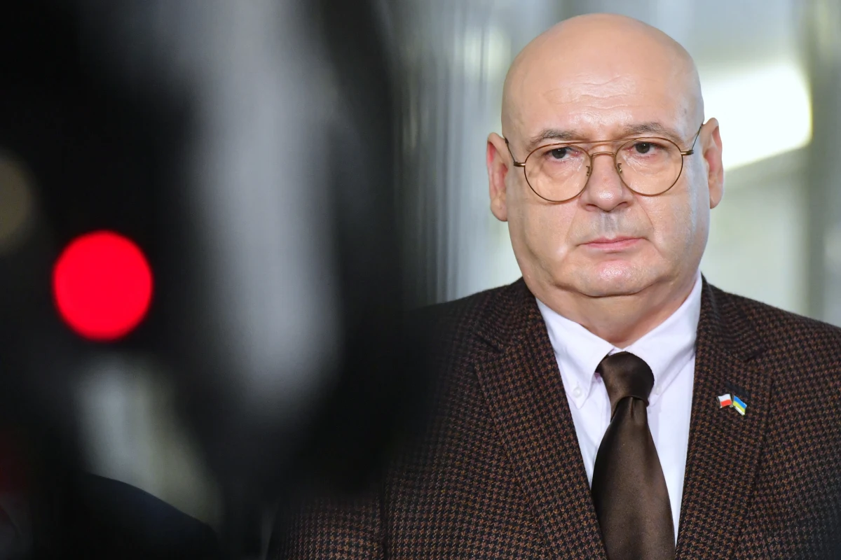 "To nie jest pomysł, który wypełniałby reguły demokratyczne" - tak o kwestii przeniesienia wyborów samorządowych o co najmniej pół roku (o którym coraz głośniej słychać w szeregach PiS) mówił w internetowym radiu RMF24 wicemarszałek Sejmu - Piotr Zgorzelski z PSL. Polityk był też pytany o to z kim PSL może wystartować w najbliższych wyborach, czy poparłby poniesienie wieku emerytalnego oraz co sądzi o reformie sądów. 