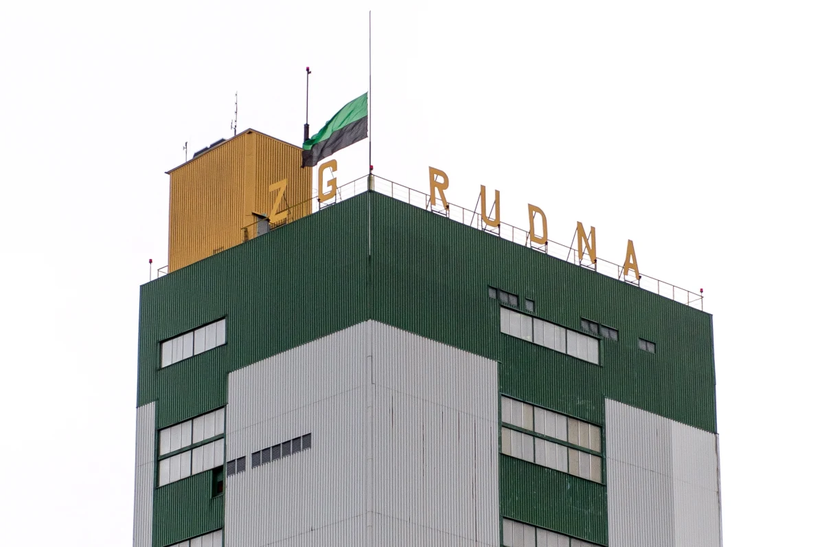 W kopalni Rudna w Polkowicach na Dolnym Śląsku wybuchł rano pożar. Informację z Gorącej Linii RMF FM potwierdziliśmy w Wyższym Urzędzie Górniczym. Z rejonu zagrożenia bezpiecznie wycofano załogę. Chodził o 563 osoby. 