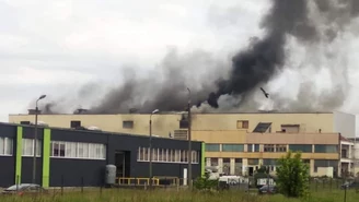 Toruń: Pożar hali magazynowej. "Duże zadymienie"