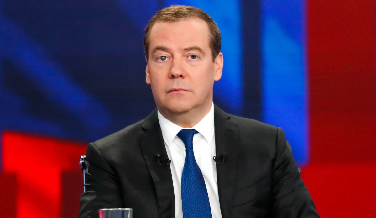 Były prezydent Rosji i wiceszef Rady Bezpieczeństwa Dmitrij Miedwiediew uważa, że obecność Ukrainy na mapach świata za dwa lata jest wątpliwa.  Według niego Stany Zjednoczone niepotrzebnie angażują się w pomoc Ukraińcom.