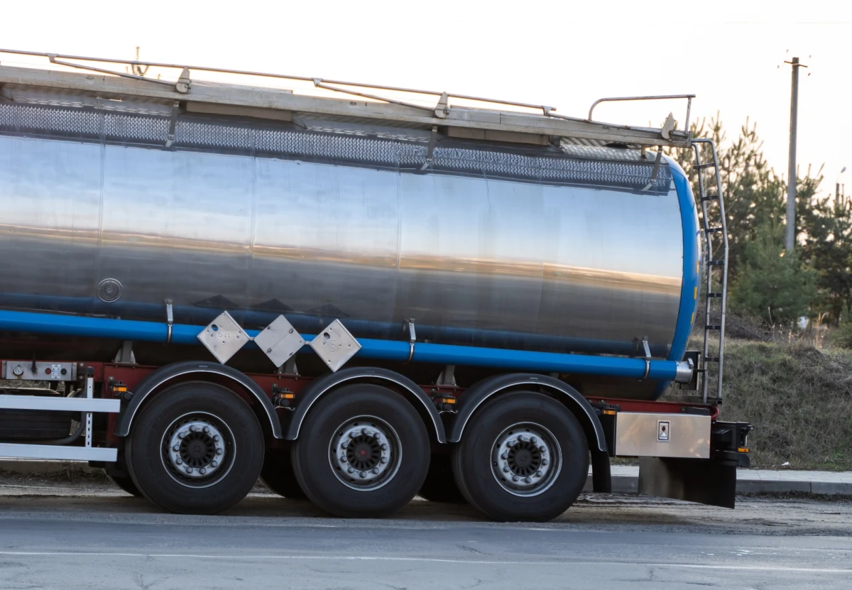 Polska firma z siedzibą w Poznaniu oszukała ukraińską fundację, która zamówiła u niej paliwo dla wojska oraz dla organizacji humanitarnych. Jak dowiedział się reporter RMF FM, fundacja "Ukraiński Ród" zawiadomiła już w tej sprawie prokuraturę. Chodzi o oszustwo na kwotę blisko 40 tysięcy euro.