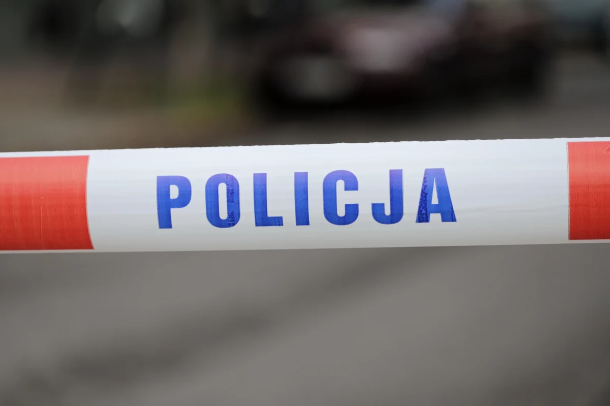 Śmiertelny wypadek drogowy w pow. łukowskim na drodze W807 na Lubelszczyźnie.  Do zdarzenia podczas wymijania Citroena z ciągnikiem rolniczym.