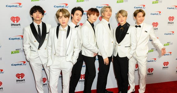 Członkowie popularnego południowokoreańskiego boysbandu BTS ogłosili, że zawieszają swoją działalność. "Przechodzimy przez trudny czas" – przekazał Jimin, jeden z członków grupy. 