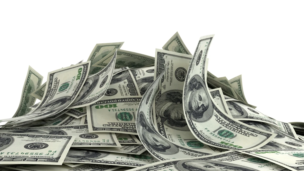 W tym roku Rosję opuści nawet 15 tysięcy milionerów - przewiduje firma z branży międzynarodowych przeprowadzek. Według eksperta cytowanego przez CNN exodus bogaczy poprzedza zwykle zapaść gospodarczą kraju.