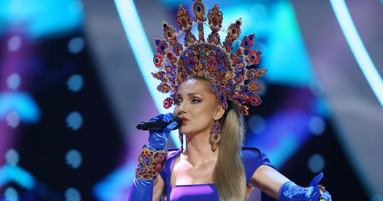 Do sieci właśnie trafił teledysk "Żywioły" promujący nową płytę Cleo - "VinyLOVA". Tym razem popularna wokalistka przenosi widzów na Dziki Zachód pokazując się w kowbojskiej odsłonie.