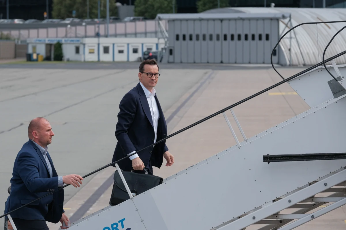 Działalność rządu negatywnie ocenia 64 proc. badanych, pozytywnie - 25 proc.; niezadowolonych z pracy premiera Mateusza Morawieckiego jest 62 proc. badanych, zadowolonych - 28 proc.; pracę prezydenta Andrzeja Dudy negatywnie ocenia 57 proc., pozytywnie - 32 proc. - wynika z sondażu Kantar Public.