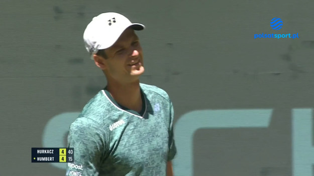 Hubert Hurkacz (12. ATP) awansował do ćwierćfinału turnieju ATP 500 w Halle. W drugiej rundzie pokonał Francuza Ugo Humberta (50. ATP) 7:6 (5), 6:3. Kolejnym przeciwnikiem Polaka będzie zwycięzca spotkania Felix Auger – Alliassime – Mackenzie McDonald. Transmisje turnieju w kanałach Polsatu Sport.