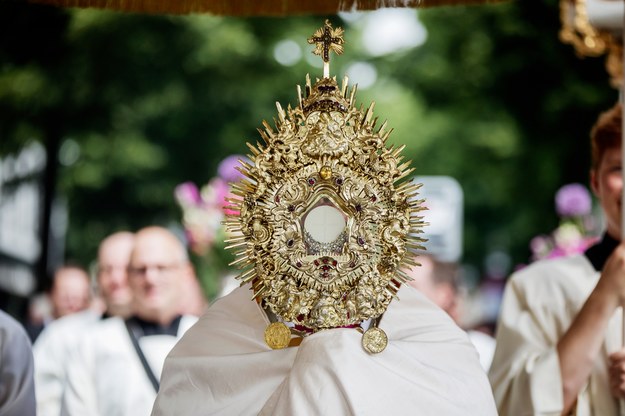 Boże Ciało. Czy trzeba iść wtedy do kościoła?