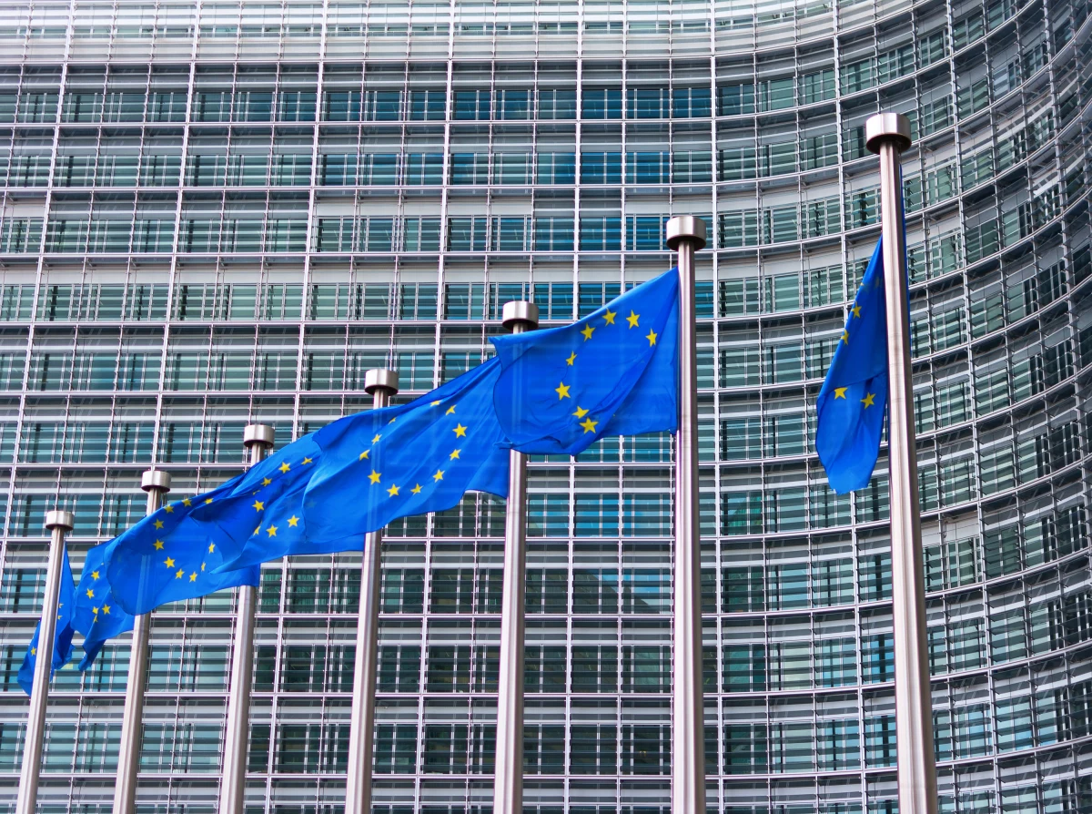 Holandia nie zagłosuje „za” polskim KPO na radzie ministrów finansów UE. Z kolei niektóre kraje zamierzają dodać do swojej pozytywnej oceny deklaracje, mówiące o konieczności wnikliwej oceny tego, jak polskie władze wypełniają zobowiązania dotyczące niezależności sądownictwa.