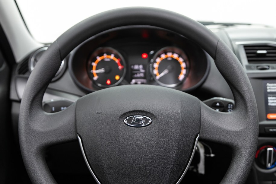 Rosjanie bez poduszek? Motoryzacja cofa się o ćwierć wieku