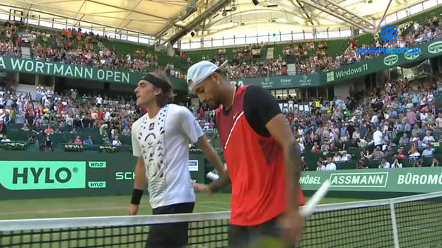 Skrót meczu Kyrgios - Tsitsipas podczas turnieju ATP w Halle. 