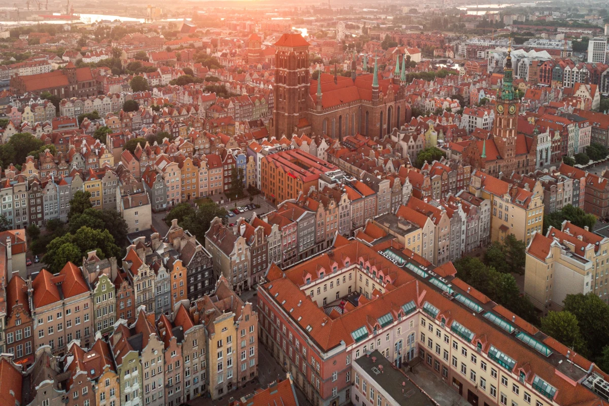 Zwiedzanie i spacery dla dorosłych i dzieci oraz wykłady poświęcone architekturze sprzed kilku stuleci znalazły się w programie Dnia Gotyku Ceglanego w Gdańsku. Jest on obchodzony co roku w trzecią sobotę czerwca.

