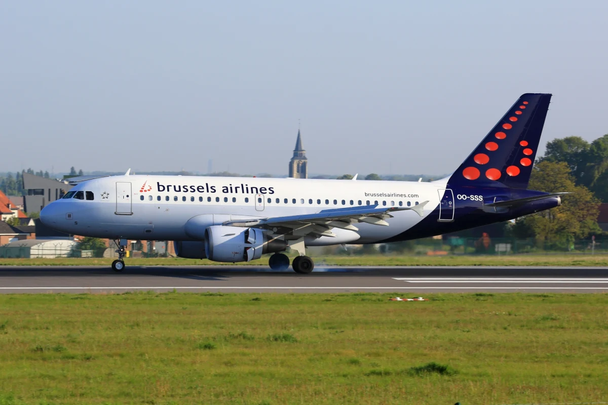 W najbliższy poniedziałek strajkować będą pracownicy lotniska w Brukseli. Brussels Airlines zdecydowały o odwołaniu połowy swoich lotów tego dnia - podają belgijskie media. Tego lata przykre niespodzianki mogą spotkać pasażerów na wielu europejskich lotniskach.