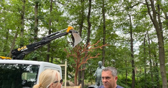 W Parku Szubianki w Jarocinie (woj. wielkopolskie) stanął 2,5-metrowy pomnik byłego ministra środowiska prof. Jana Szyszki. "To jest człowiek, który najwięcej zrobił dla ochrony środowiska w Polsce po II wojnie światowej" – powiedział burmistrz Jarocina Adam Pawlicki.