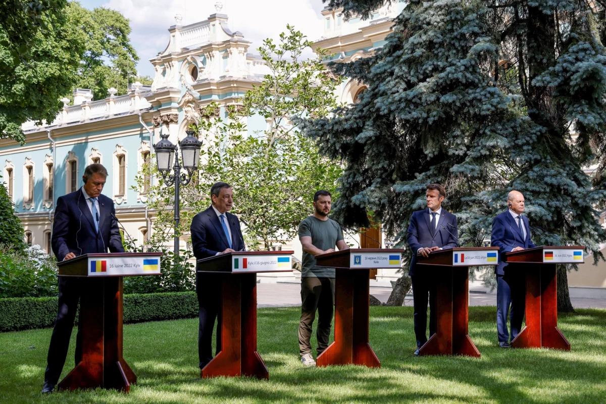 Przywódcy Niemiec, Francji, Włoch i Rumunii wyrazili poparcie dla nadania Ukrainie statusu kandydata do Unii Europejskiej podczas wspólnej konferencji prasowej, która odbyła się w czwartek w Kijowie po ich spotkaniu z prezydentem Ukrainy Wołodymyrem Zełenskim.