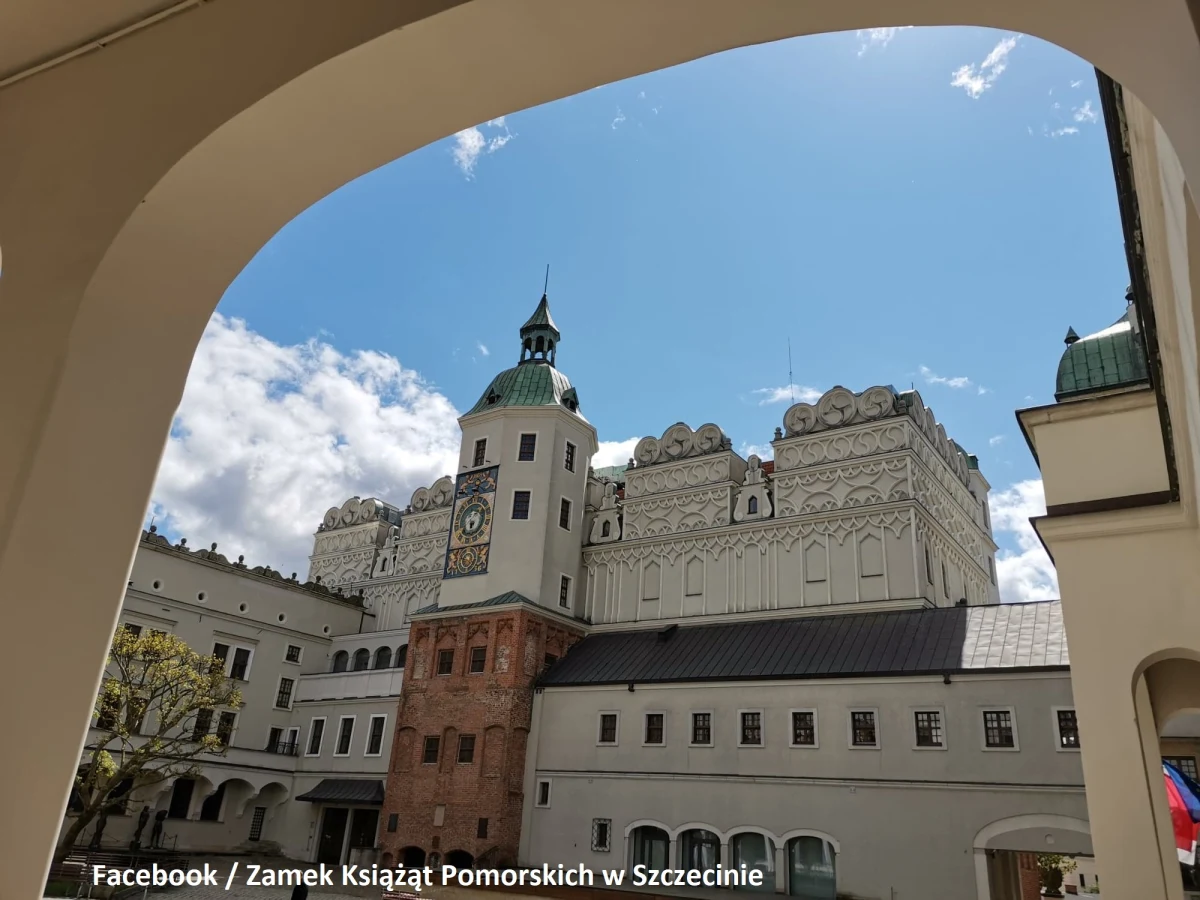 Jubileuszowa, 20. edycja Nocy Kupały odbędzie się w weekend (18-19 czerwca) na Zamku Książąt Pomorskich w Szczecinie. Wśród atrakcji m.in. walki wojów, pokazy dawnych obrzędów, koncerty i fire show. Wstęp jest bezpłatny.