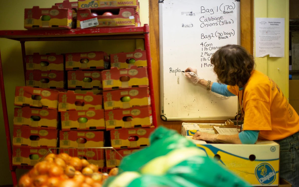 W czasach rekordowej inflacji 36 procent amerykańskich pracowników zarabiających rocznie 100 000 dolarów lub więcej twierdzi, że żyje od wypłaty do wypłaty. Według danych firmy konsultingowej Willis Towers Watson to dwukrotnie więcej niż w 2019 roku.
