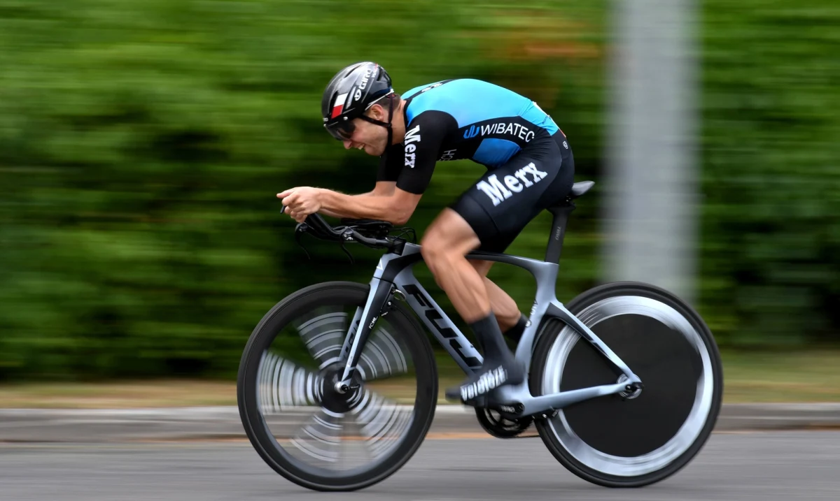 Szybki jak wiatr. Tak mówią o nim znajomi. Grzegorz Stępniak, kolarz szosowy i torowy, sprinter, zawodnik takich zespołów jak Tarnowia Tarnowo Podgórne, ALKS Stal Grudziądz, CCC Polsat Polkowice, Wibatech Merx - potrzebuje pomocy. Na trasach walczył dwie dekady. 