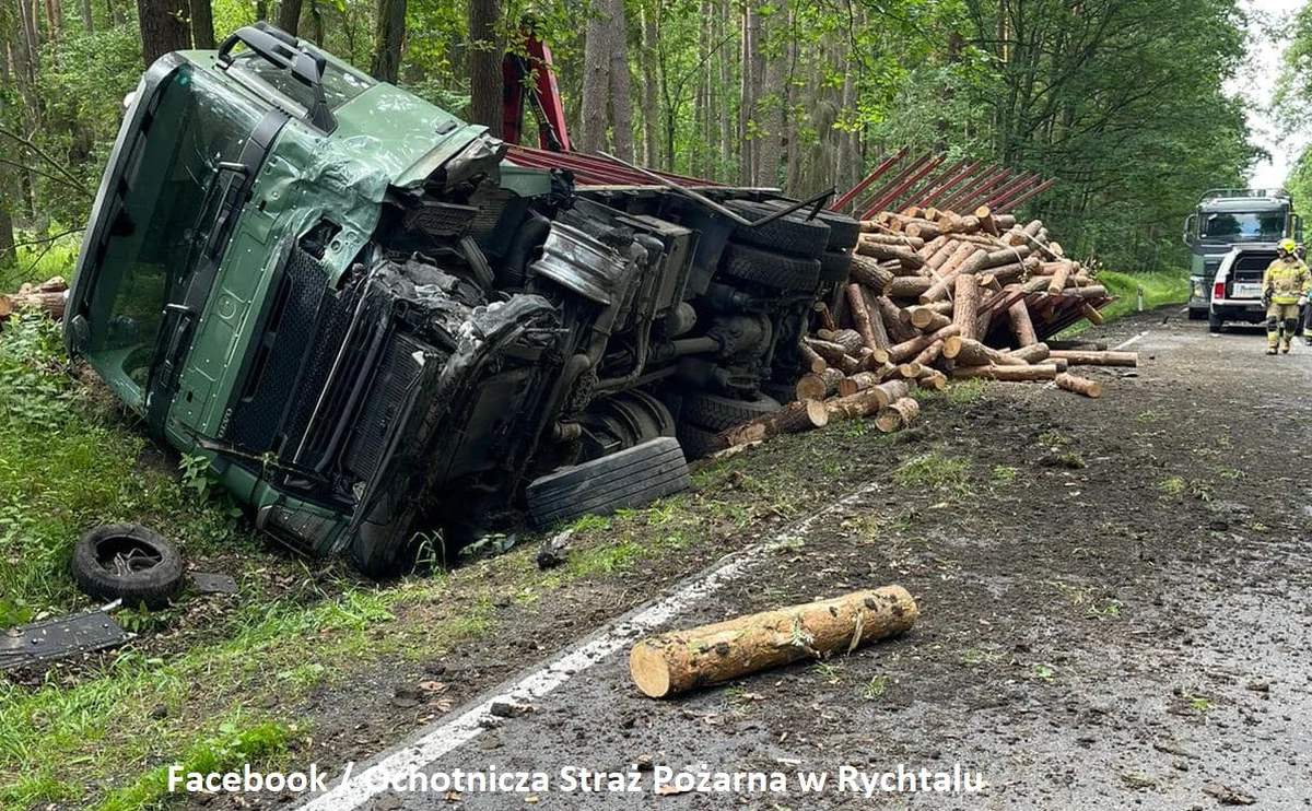 Samochód osobowy zderzył się czołowo z ciężarówką na drodze krajowej nr 39 w Piotrówce (woj. wielkopolskie). W wyniku wypadku zginął 36-latek z powiatu namysłowskiego kierujący osobówką.