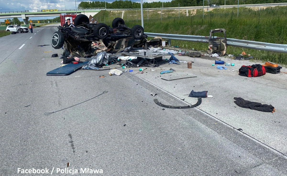 Po wypadku samochodowym zablokowana jest trasa S7 w pobliżu Mdzewa, około 25 km od Mławy (woj. mazowieckie). W piątek po południu doszło tam do zderzenia dwóch samochodów osobowych. Rannych zostało 5 osób, które trafiły do szpitali.