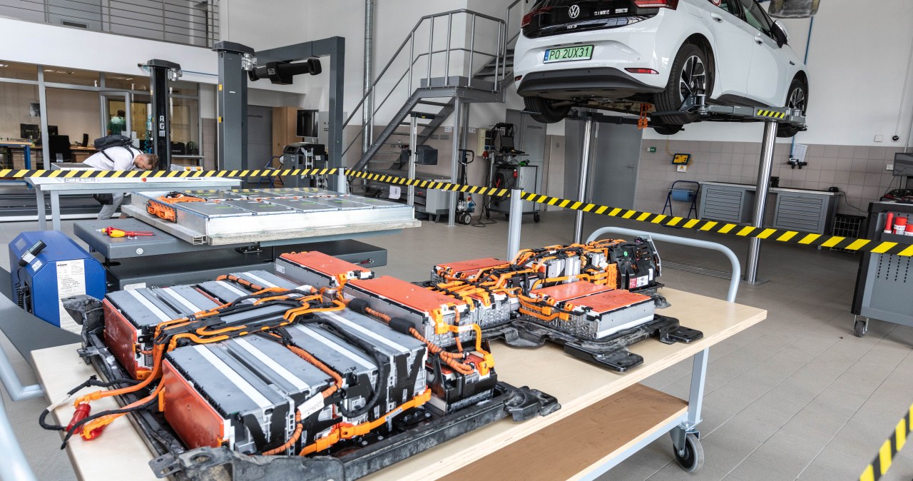 Auta elektryczne z nowym problemem. Ceny kobaltu wzrosły o 100 proc.