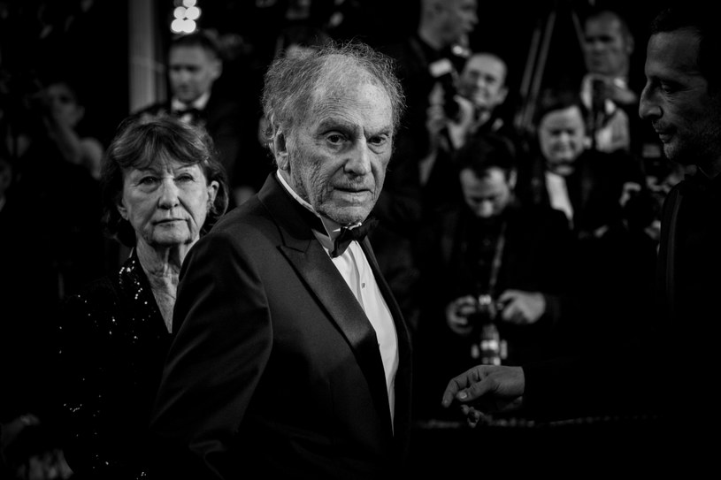 Jean-Louis Trintignant, słynny francuski aktor, scenarzysta, reżyser filmowy i teatralny zmarł w piątek w wieku 91 lat. Gwiazdor odszedł spokojnie, otoczony bliskimi - przekazała agencji AFP w komunikacie jego żona Mariane Hoepfner Trintignant.