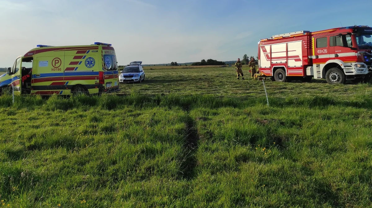 Nie żyje 59-letni mężczyzna zaatakowany przez byka w miejscowości Nowica (gmina Wilczęta w województwie warmińsko-mazurskim). Do tragicznego zdarzenia doszło na polu. Zwierzęta nie dopuszczały osób, które chciały udzielić pomocy mężczyźnie.