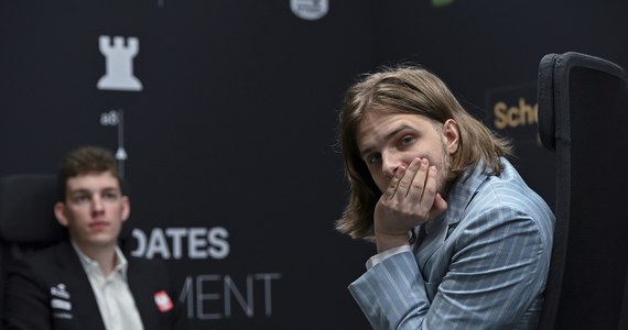 Arcymistrz Jan-Krzysztof Duda zremisował białymi z Węgrem Richardem Rapportem w pierwszej rundzie szachowego turnieju kandydatów, który rozpoczął się w piątek w Madrycie. Jego zwycięzca będzie przeciwnikiem Magnusa Carlsena w meczu o mistrzostwo świata.