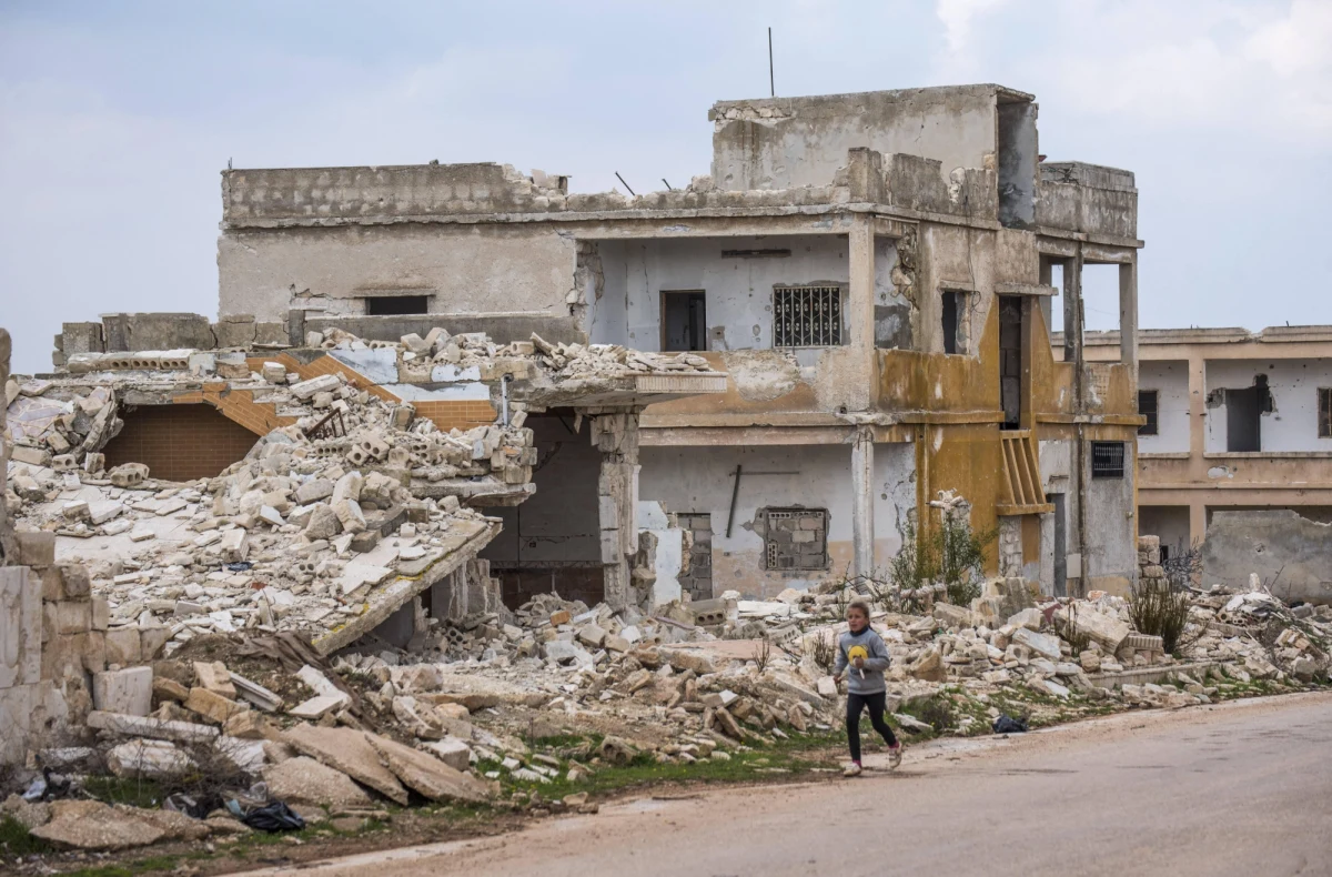 Sprzymierzone z rządem syryjskim wojska rosyjskie przeprowadziły w ostatnim czasie serię ataków na siły wspierane w tym kraju przez USA - pisze "Wall Street Journal". Ta eskalacja może doprowadzić do niezamierzonego, bezpośredniego konfliktu między wojskami Rosji i USA - ostrzega gazeta za źródłami w amerykańskiej administracji.