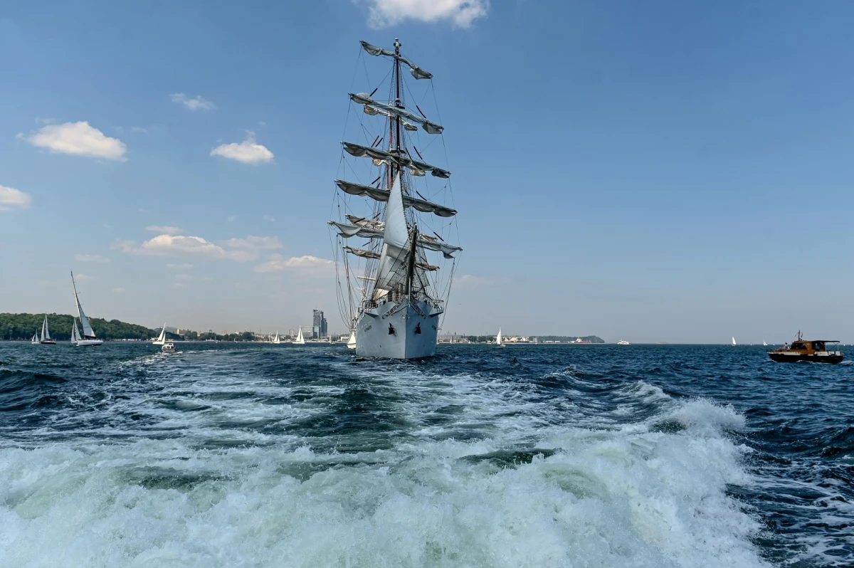 Do przyszłej niedzieli w Gdyni trwać będzie Święto Morza. To nawiązanie do tradycji z okresu II Rzeczypospolitej, gdy w szczególny sposób podkreślano przywiązanie do Bałtyku. W programie mnóstwo atrakcji dla mieszkańców i turystów. 