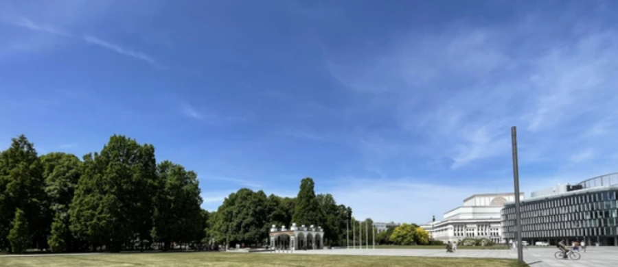 1,4 mln złotych - tyle kosztowało do tej pory utrzymanie spółki, która ma się zajmować odbudową w Warszawie Pałacu Saskiego, Pałacu Bruhla oraz kamienic przy ulicy Królewskiej. Spółkę powołano pod koniec ubiegłego roku, po tym jak Sejm głosami PiS przyjął prezydencką ustawę w tej sprawie. Pałac Saski ma być gotowy za osiem lat. 