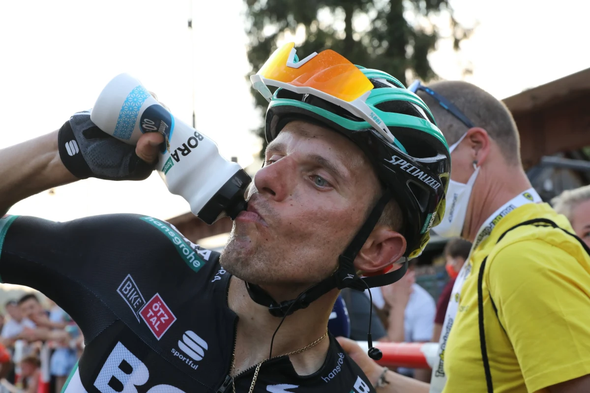 Rafał Majka (UAE Team Emirates) wygrał w sobotę czwarty etap kolarskiego wyścigu Dookoła Słowenii. Drugi był jego partner z zespołu Słoweniec Tadej Pogacar, który prowadzi w klasyfikacji generalnej z trzema sekundami przewagi nad Polakiem. Polak zapewnił sobie zwycięstwo w nietypowych okolicznościach wygrywając w grę „papier-nożyce-kamień”.