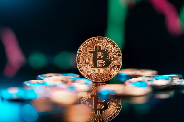 Krach na rynku kryptowalut. Bitcoin wart poniżej 20 tys. dolarów