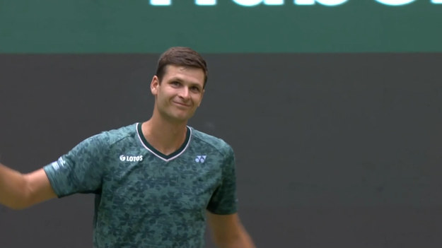 Hubert Hurkacz zagra w finale turnieju ATP 500 w Halle. Po bardzo wyrównanym spotkaniu pokonał dziś Australijczyka Nicka Kyrgiosa 4:6, 7:6 (2), 7:6 (4). O pierwsze w tym roku trofeum w singlu powalczy w niedzielę z liderem rankingu ATP Daniiłem Miedwiediwem. Początek tego spotkania o godzinie 15.00. Transmisja w Polsacie Sport.

Półfinał singla ATP 500 Terra Wortmann Open w Halle (pula nagród 2 275 275 euro)

Hubert Hurkacz (Polska, 5) - Nick Kyrgios (Australia) 4:6, 7:6 (2), 7:6 (4)

