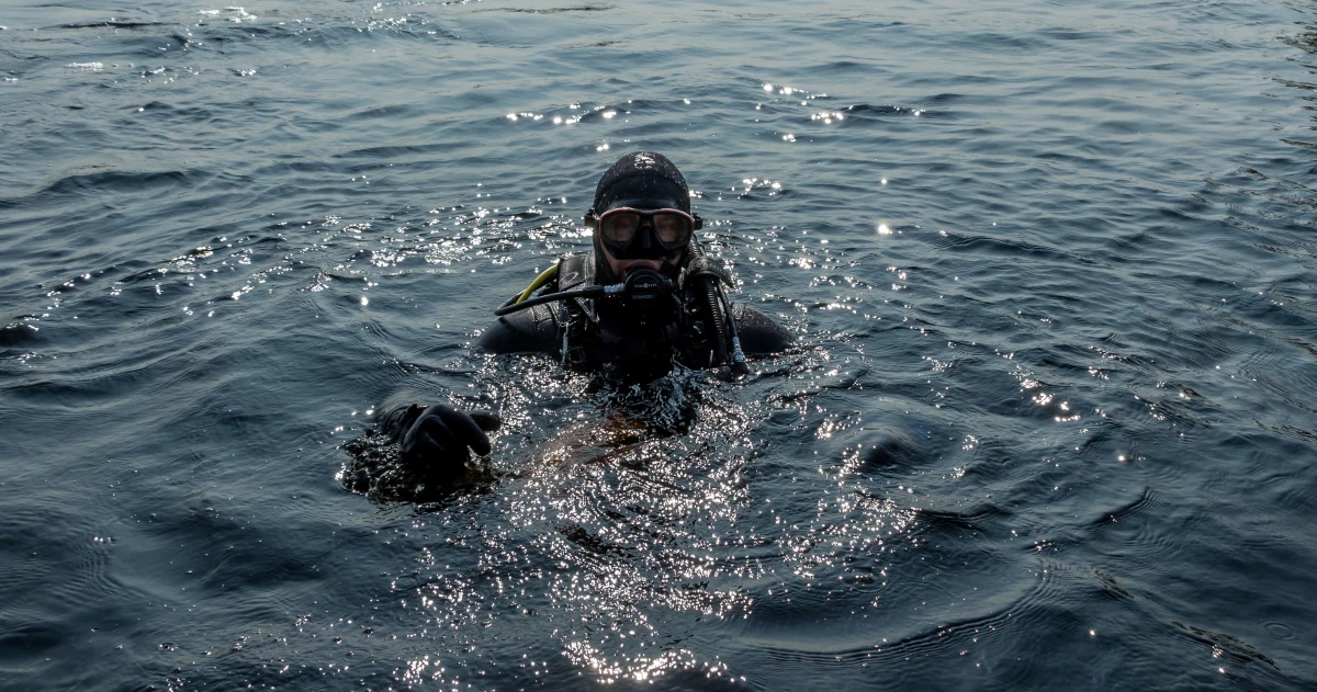 ​Nurkowie ze straży pożarnej odnaleźli ciało 8-letniej dziewczynki, która po południu utonęła w jeziorze Tałty na Mazurach. Ciało dziecka znajdowało się w kabinie łodzi motorowej - poinformowała PAP straż pożarna.