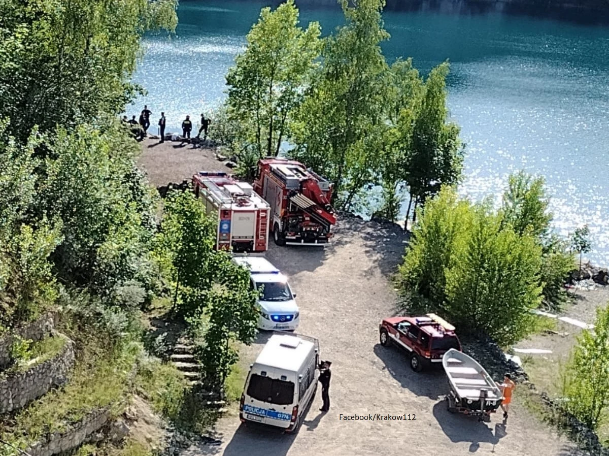 Służby zakończyły akcję poszukiwawczą na krakowskim Zakrzówku. Choć zgłoszenie dotyczyło osoby, która miała wskoczyć do wody i nie wypłynąć na powierzchnię, to nikogo nie odnaleziono. 