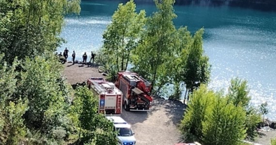 Służby zakończyły akcję poszukiwawczą na krakowskim Zakrzówku. Choć zgłoszenie dotyczyło osoby, która miała wskoczyć do wody i nie wypłynąć na powierzchnię, to nikogo nie odnaleziono. 