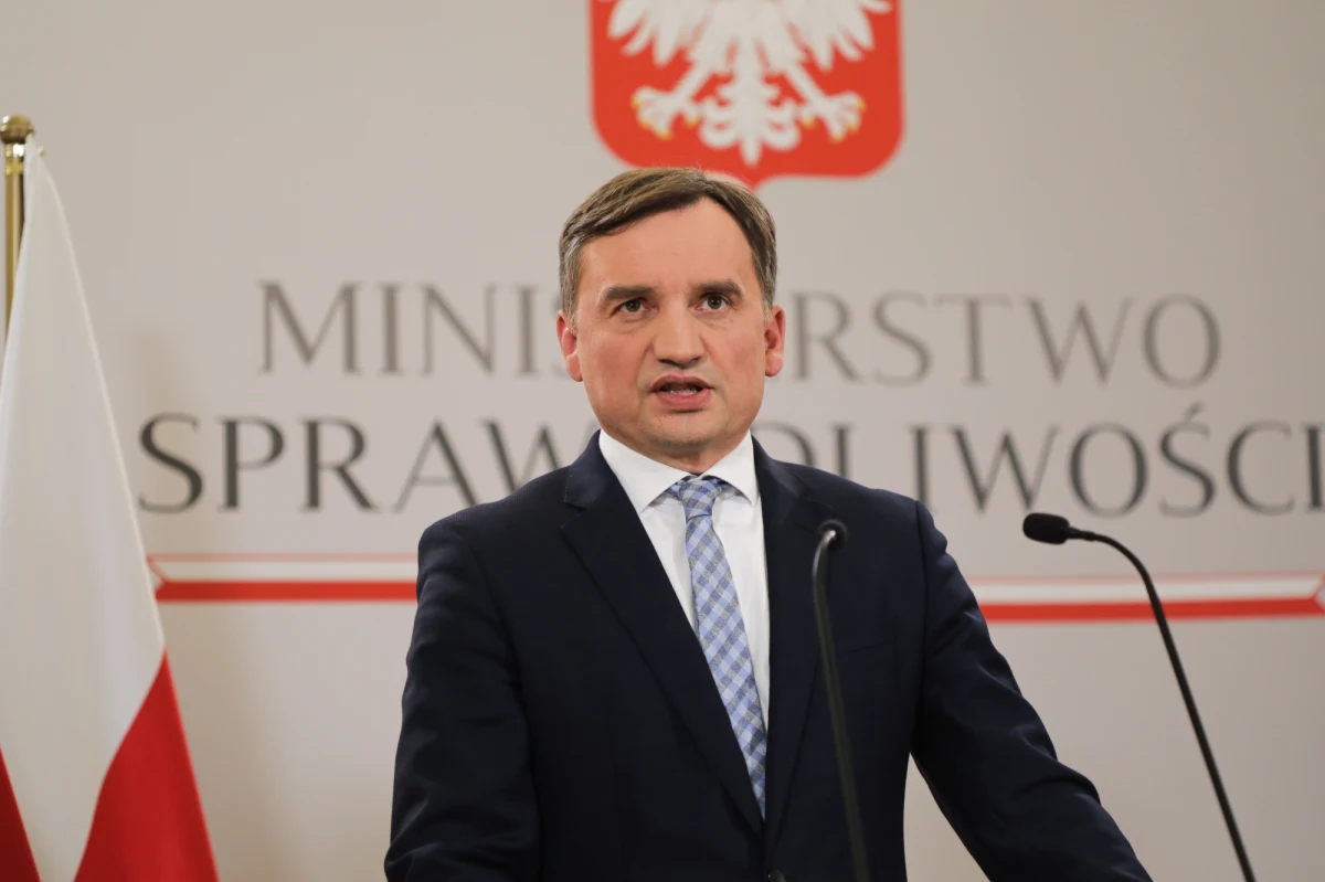 Wraz z odejściem Beaty Szydło skończyło się zielone światło dla zmian w sądownictwie - napisał na Twitterze minister sprawiedliwości Zbigniew Ziobro. Jego zdaniem polityka ustępstw rodzi tylko wilczy apetyt UE.